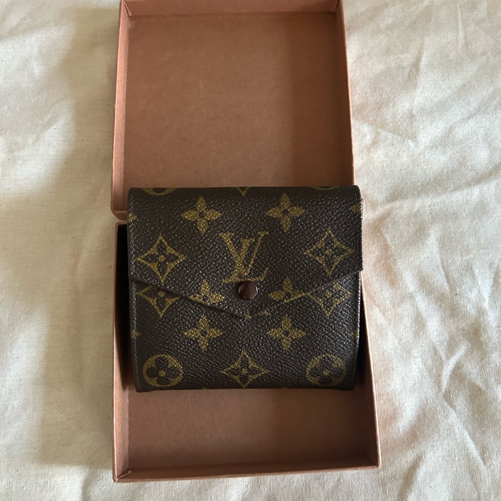 Louis Vuitton Monogram Vintage Compact Wallet in EUC